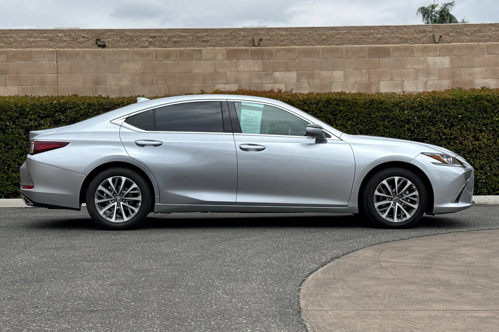 Certified 2025 Lexus ES 350 w/ Accessory Package (Z1) FWD image 3
