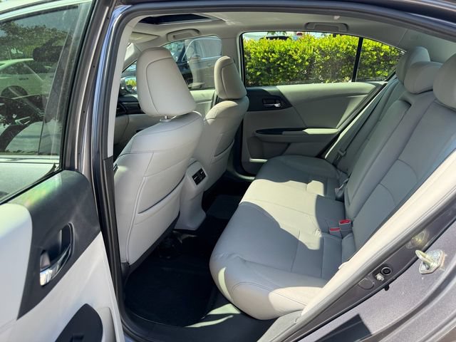 Used 2017 Honda Accord EX-L image 10