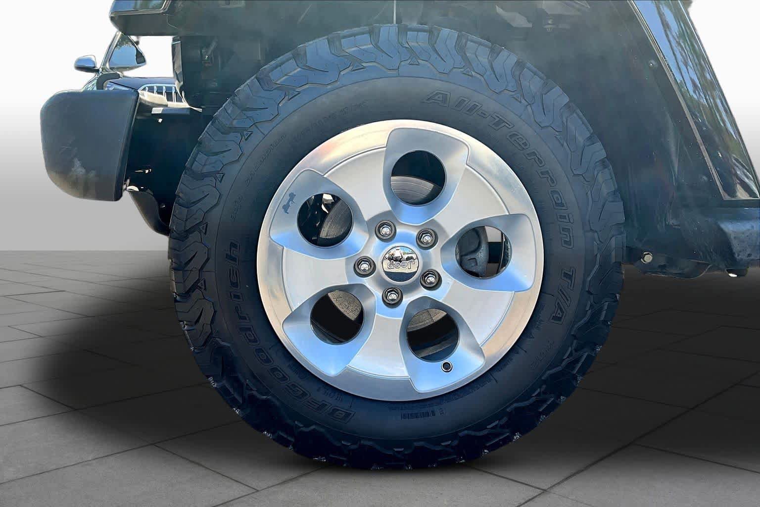 Used 2015 Jeep Wrangler Unlimited Sahara w/ Dual Top Group image 11