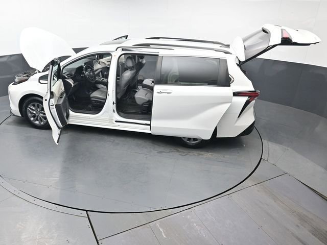 Certified 2022 Toyota Sienna XLE image 52