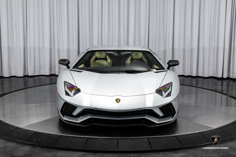 Used 2018 Lamborghini Aventador S image 9