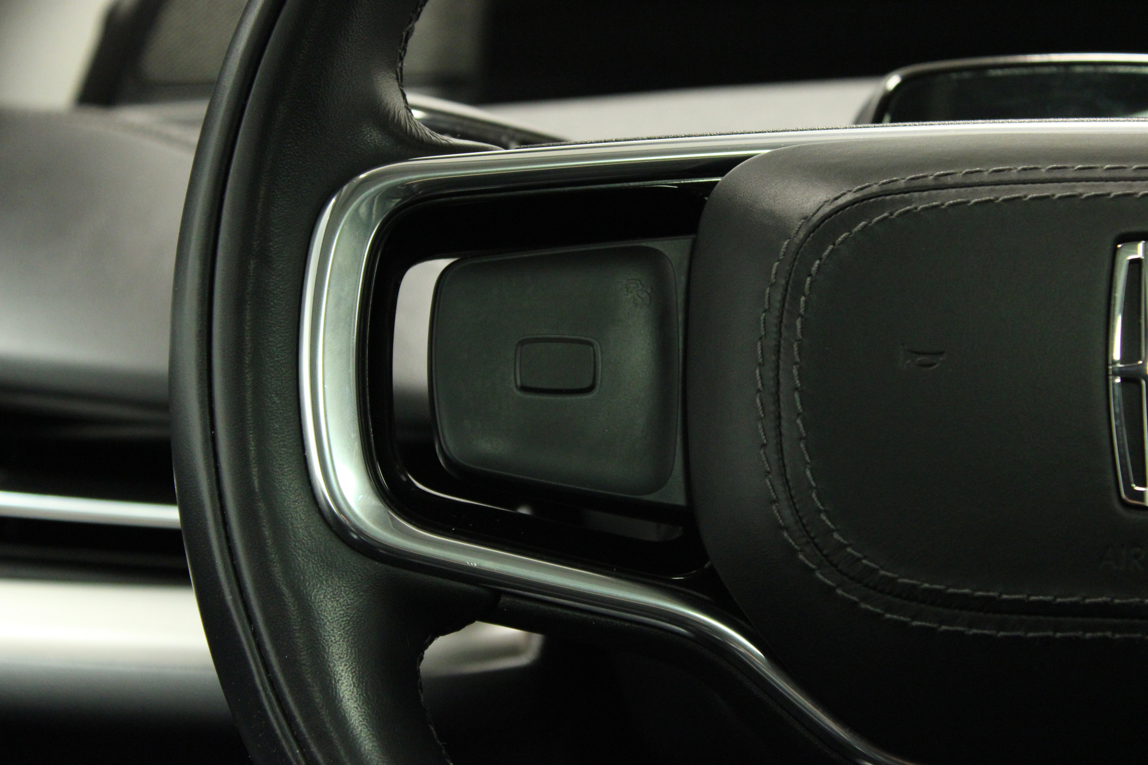 Used 2025 Lincoln Navigator Reserve image 27