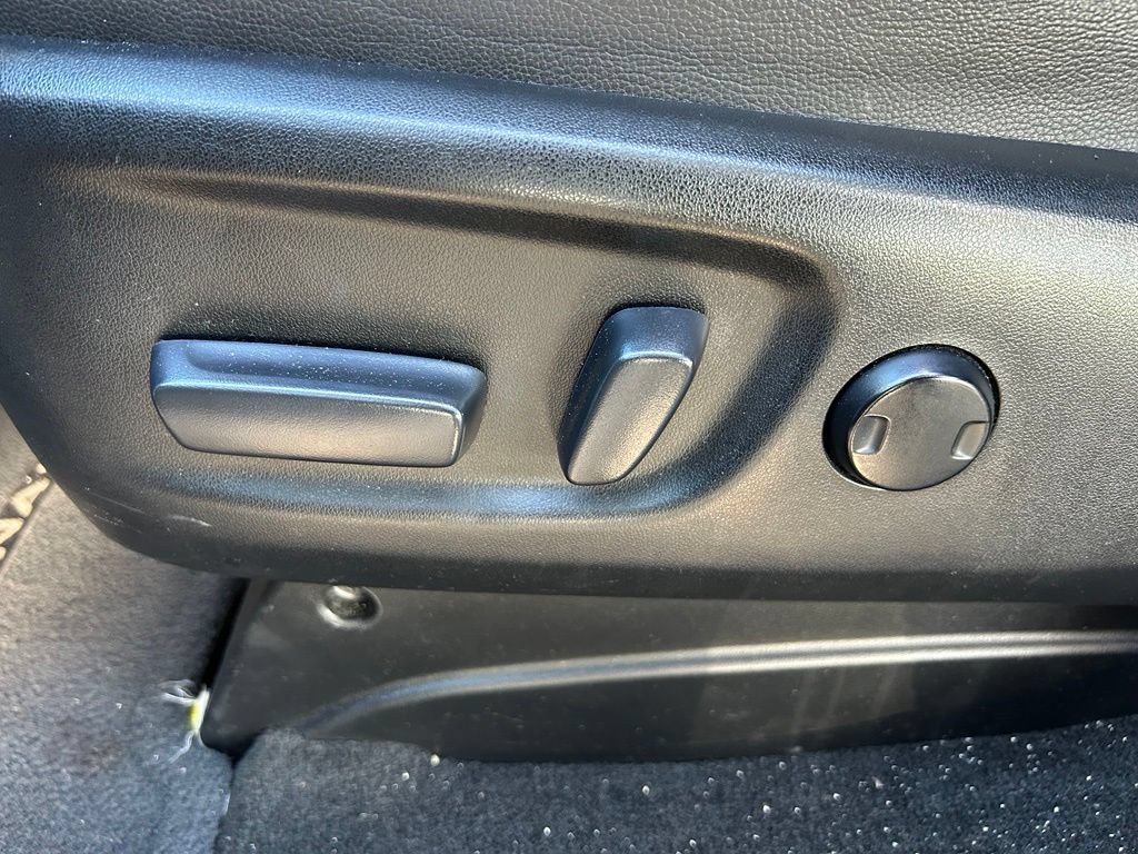 Used 2016 Toyota Sienna SE FWD image 17