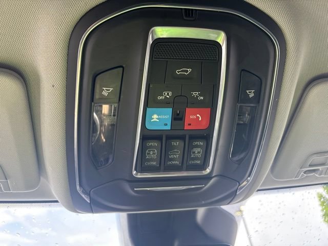 Used 2022 Jeep Grand Cherokee L Limited AWD/4WD image 45
