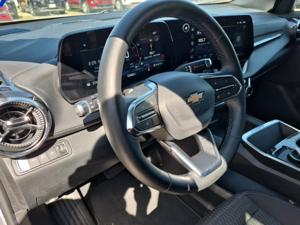 Used 2026 Chevrolet Equinox LT AWD/4WD image 7