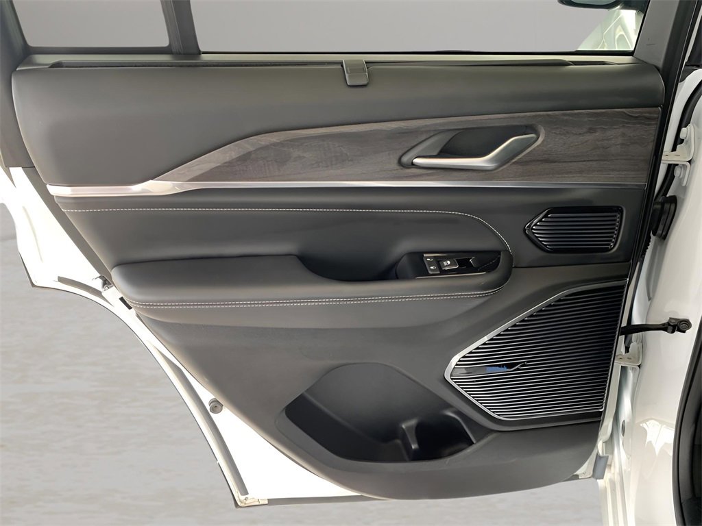 Used 2022 Jeep Grand Cherokee Overland w/ Luxury Tech Group IV image 20