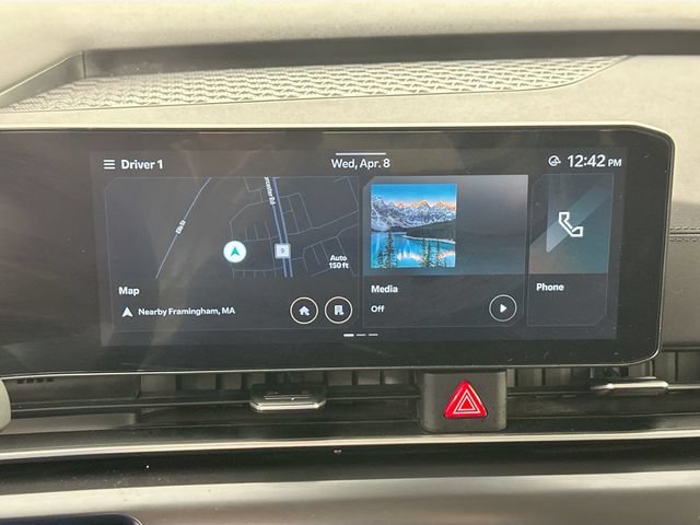 Used 2025 Kia Carnival FWD image 12