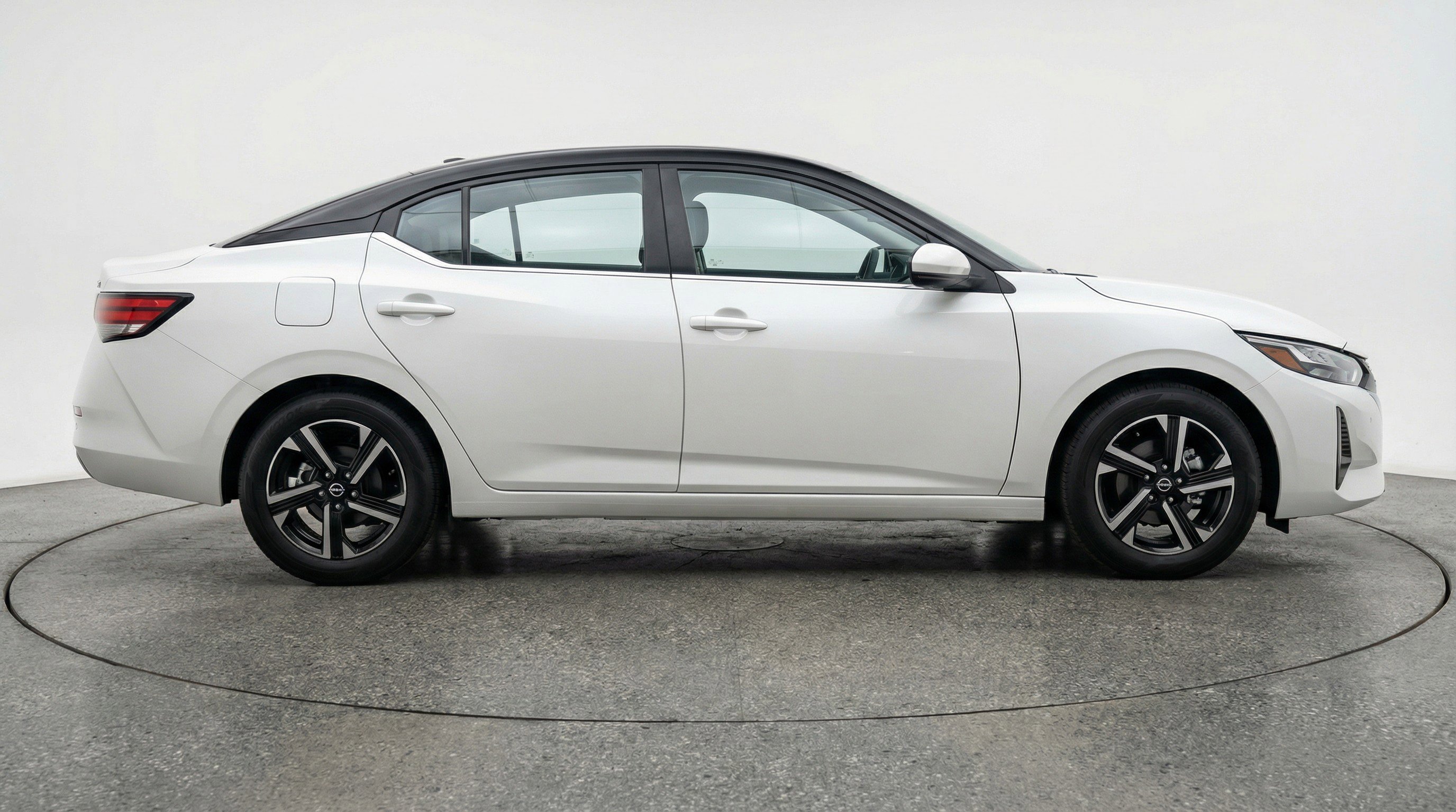 Used 2025 Nissan Sentra SV FWD image 11
