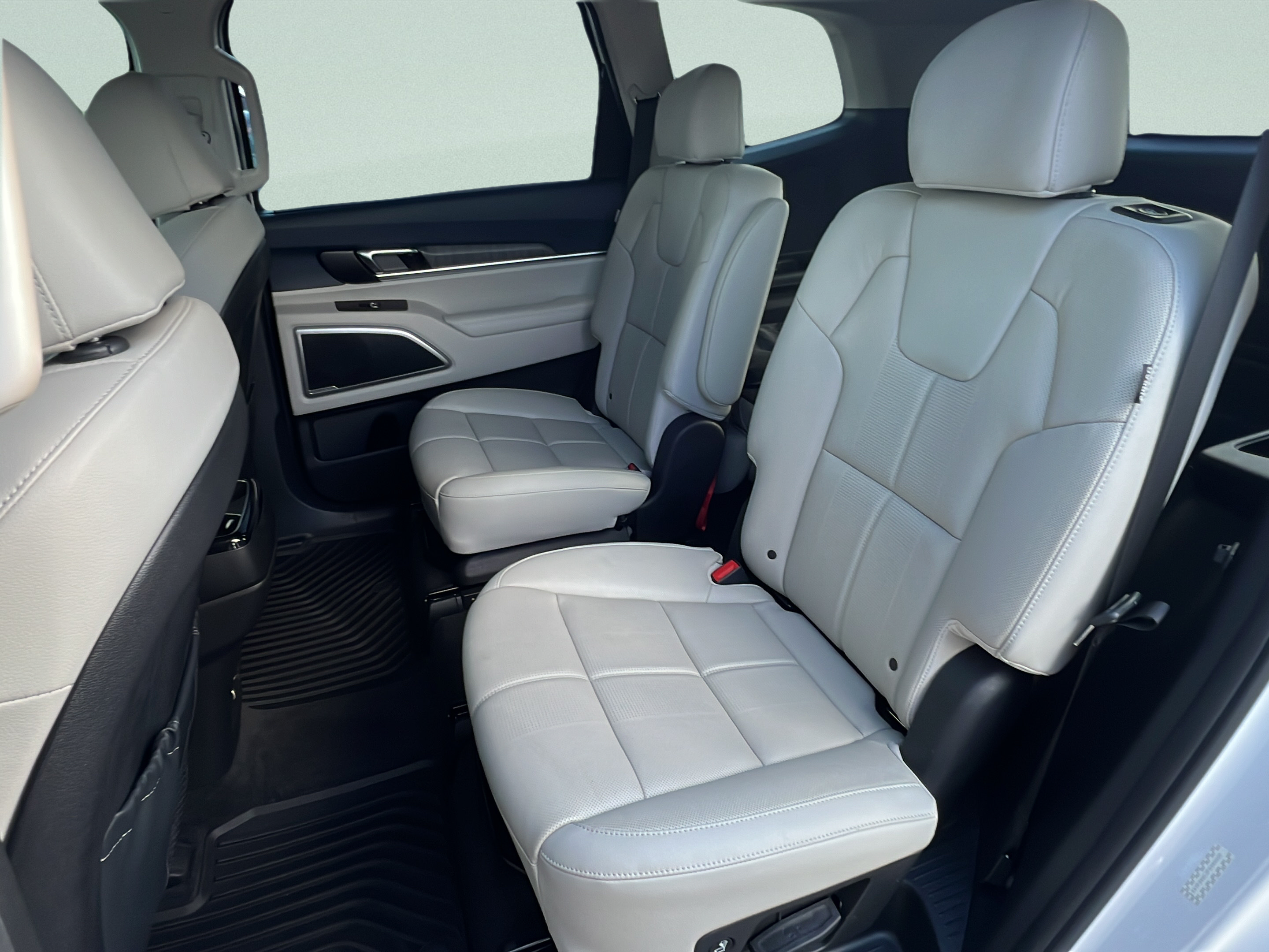 Certified 2023 Kia Telluride EX w/ EX Captain's Chair Package FWD image 10