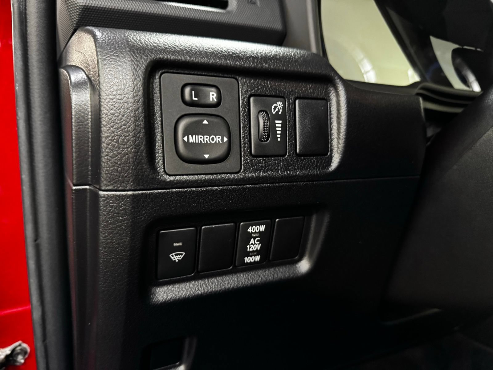Used 2018 Toyota 4Runner SR5 AWD/4WD image 24