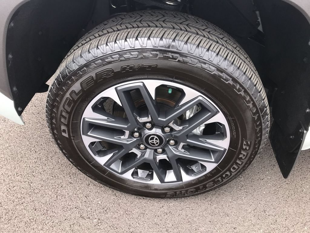 Used 2025 Toyota Tundra Limited AWD/4WD image 12