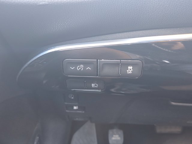 Used 2021 Toyota Prius Prime XLE w/ Carpet Mat Package (TMS) FWD image 25