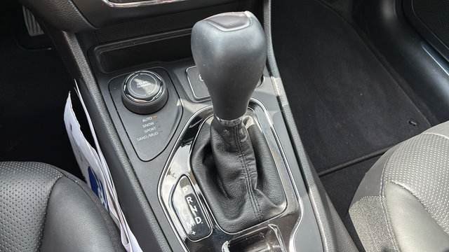 Used 2019 Jeep Cherokee Limited AWD/4WD image 20