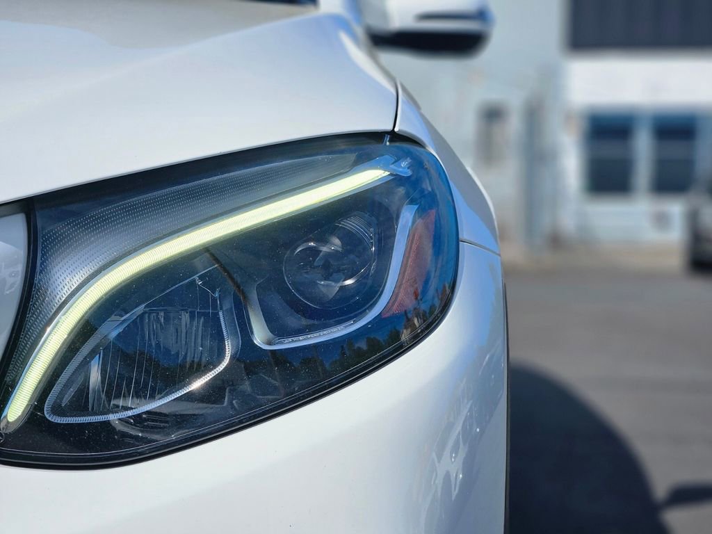 Used 2019 Mercedes-Benz GLC 300 4MATIC image 10