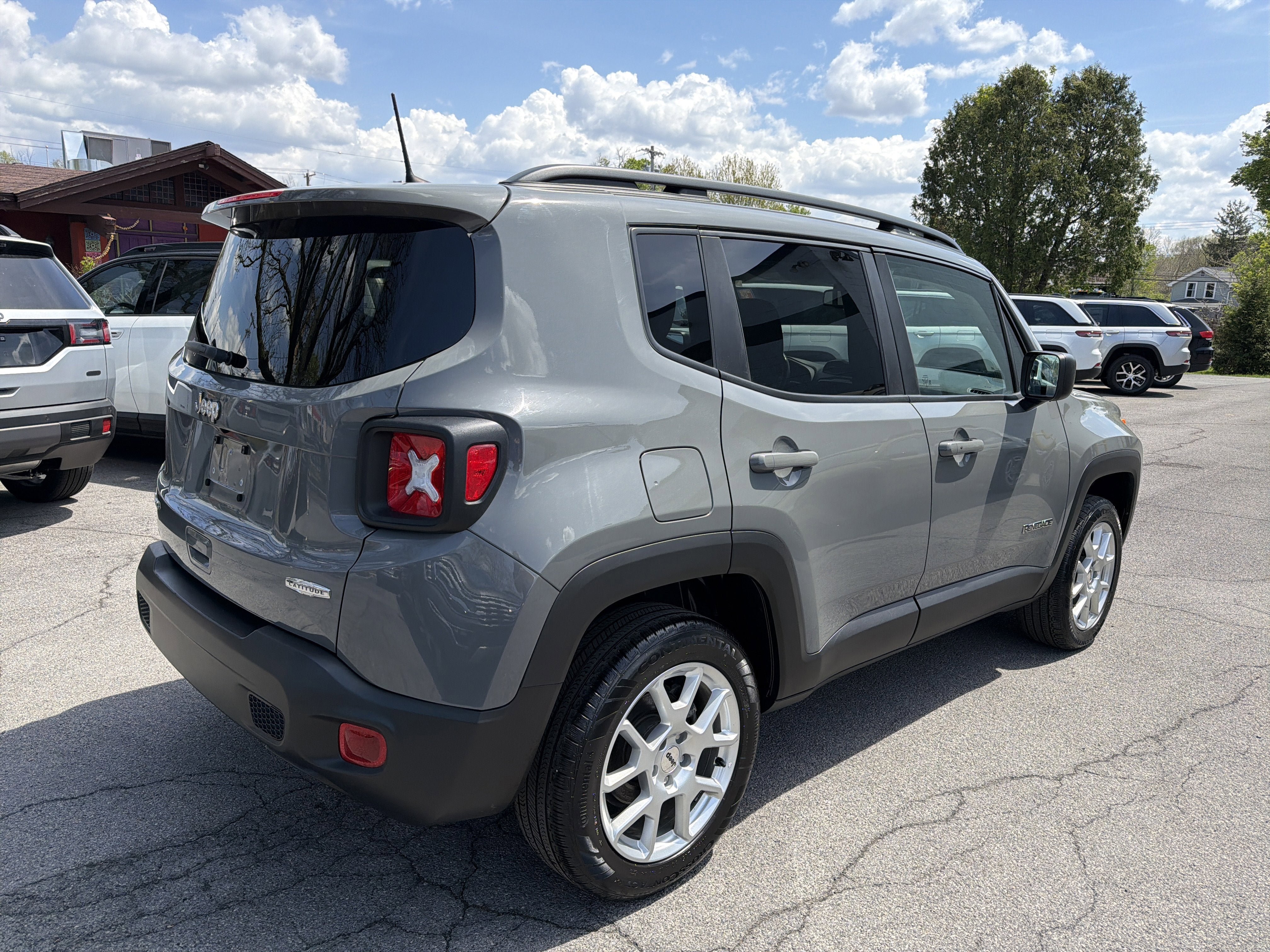 Used 2022 Jeep Renegade Latitude w/ Convenience Group AWD/4WD image 7