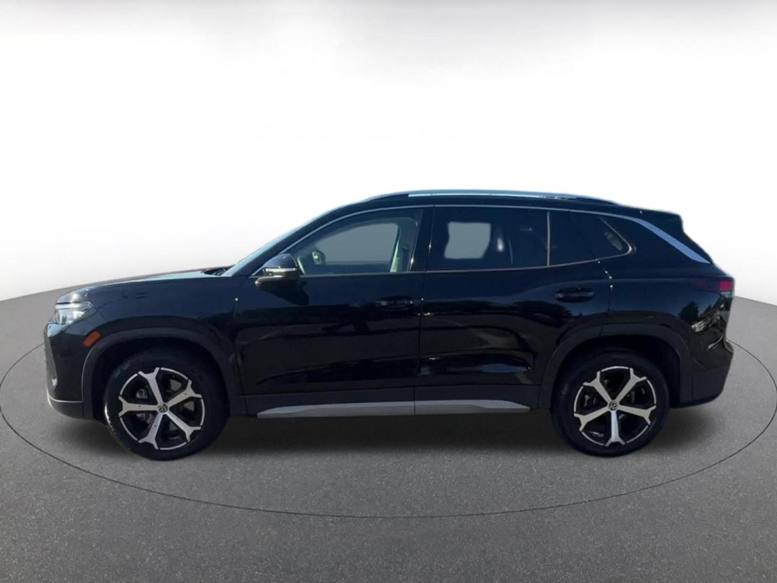 Used 2026 Volkswagen Tiguan SE AWD/4WD image 8
