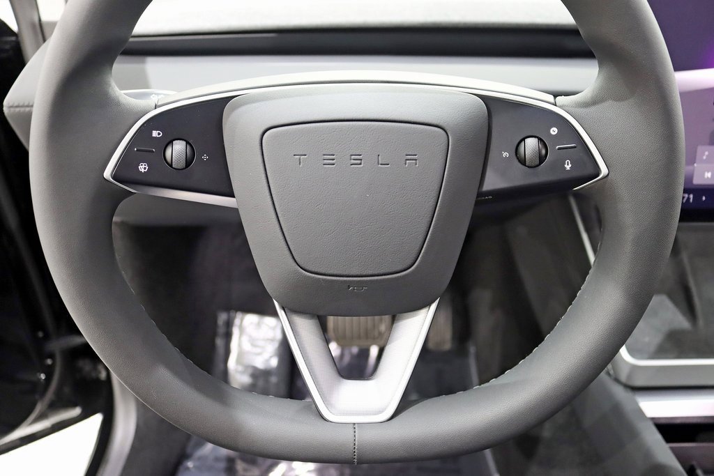 Used 2026 Tesla Model Y AWD image 15