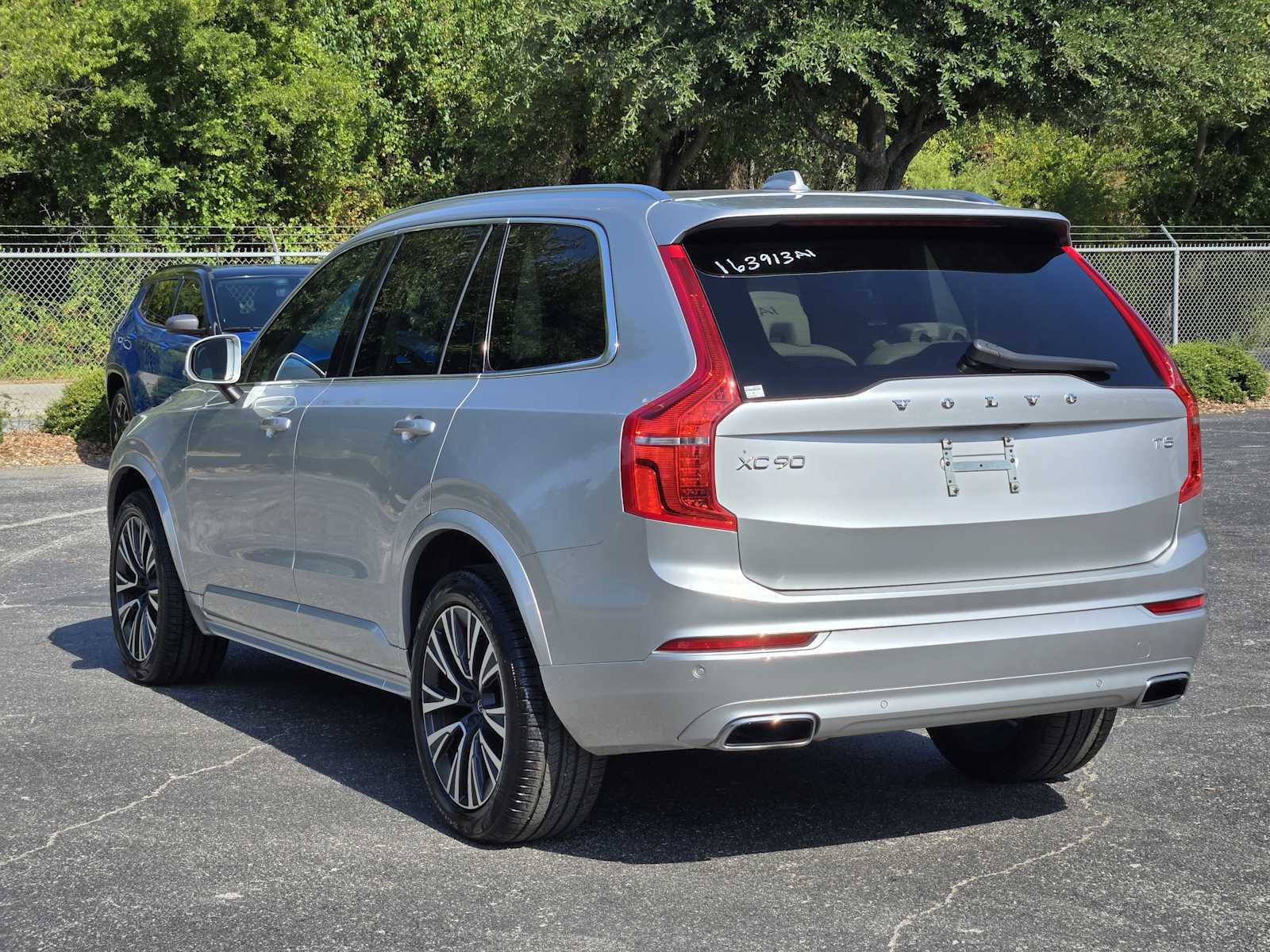 Used 2021 Volvo XC90 T5 Momentum w/ Climate Package FWD image 5