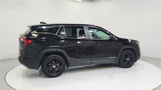 Used 2023 GMC Terrain SLE image 8