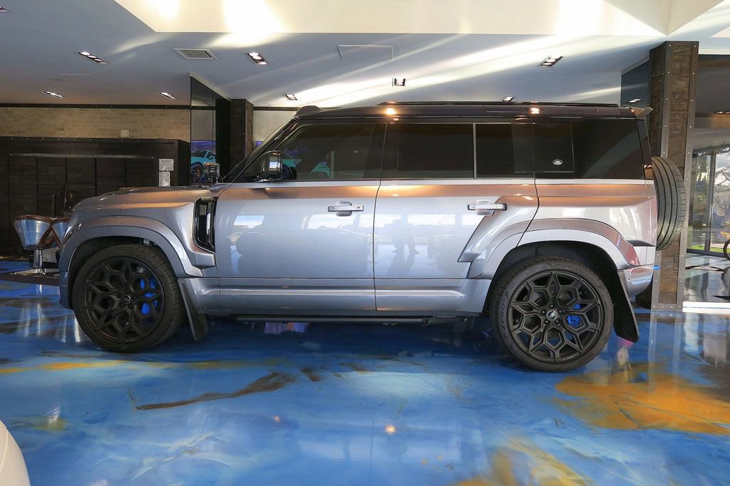 Used 2024 Land Rover Defender 110 X-Dynamic SE image 11