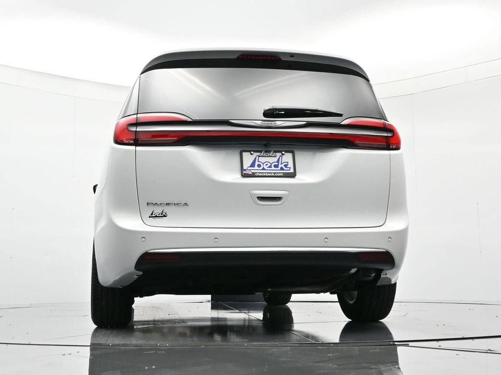 New 2026 Chrysler Pacifica Select image 40