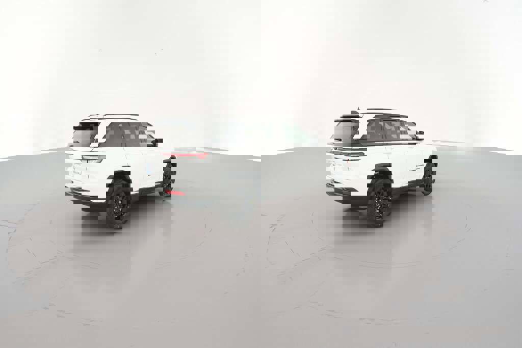 New 2025 Jeep Grand Cherokee Altitude image 12