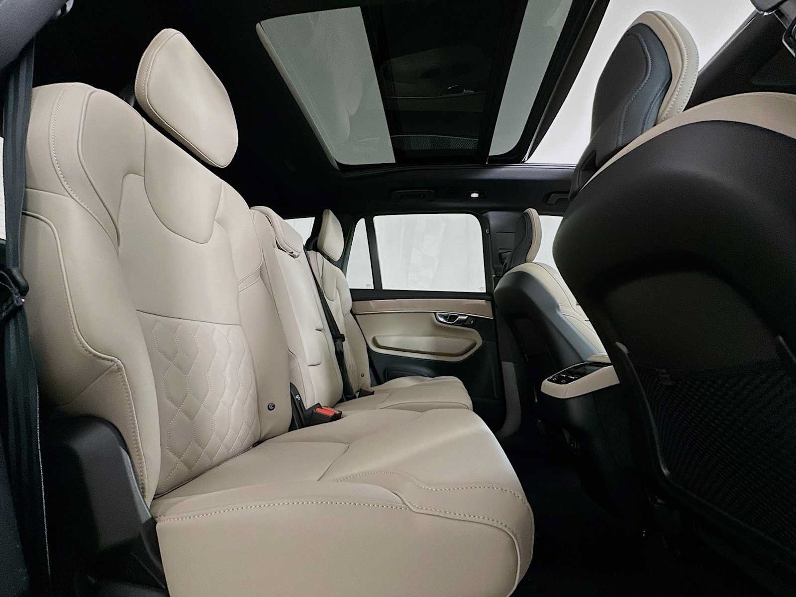 New 2026 Volvo XC90 B6 Plus w/ Protection Package Premier AWD/4WD image 26