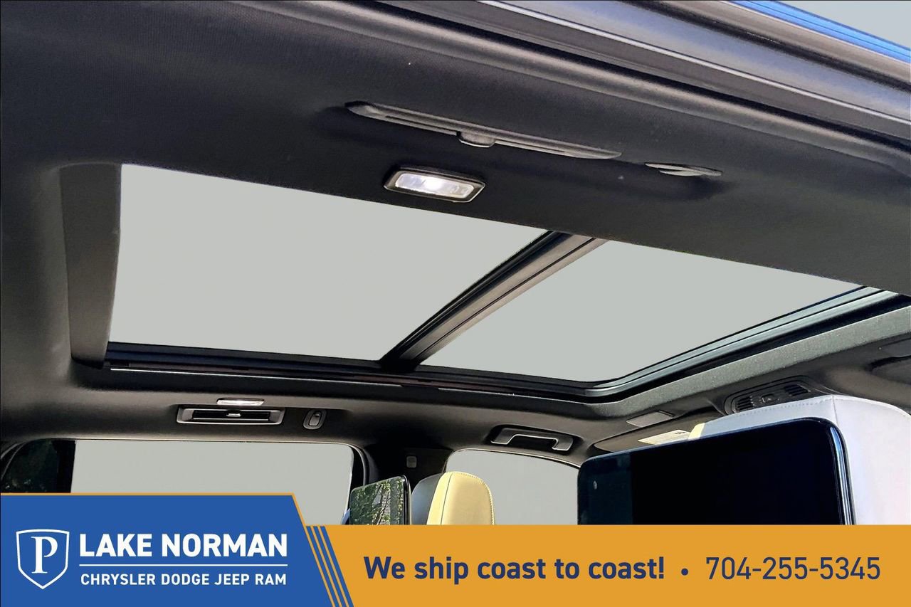 Used 2021 Cadillac Escalade Premium Luxury w/ LPO, Illumination Package AWD/4WD image 16