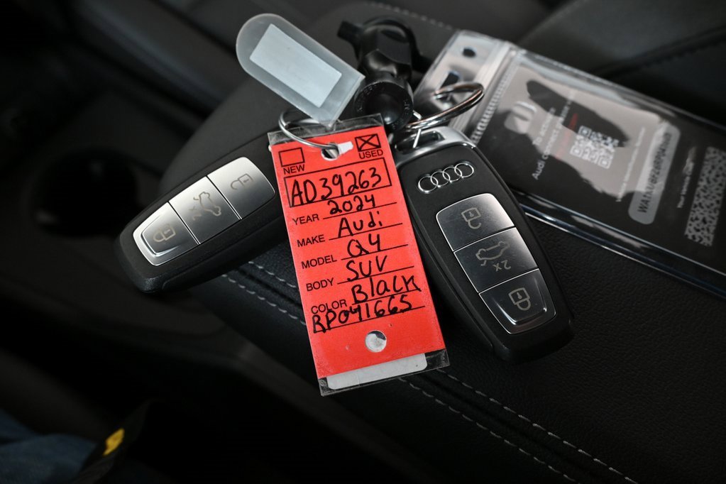 Used 2024 Audi Q4 e-tron Premium image 15