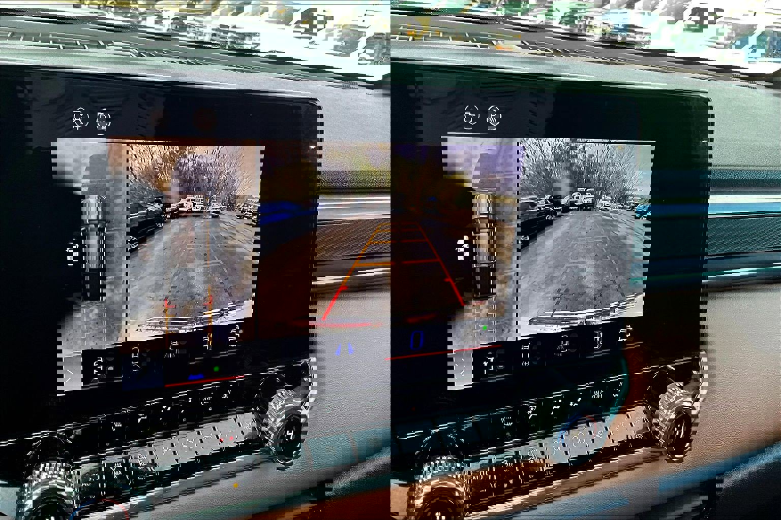 Used 2024 GMC Canyon AT4 w/ Technology Package image 10