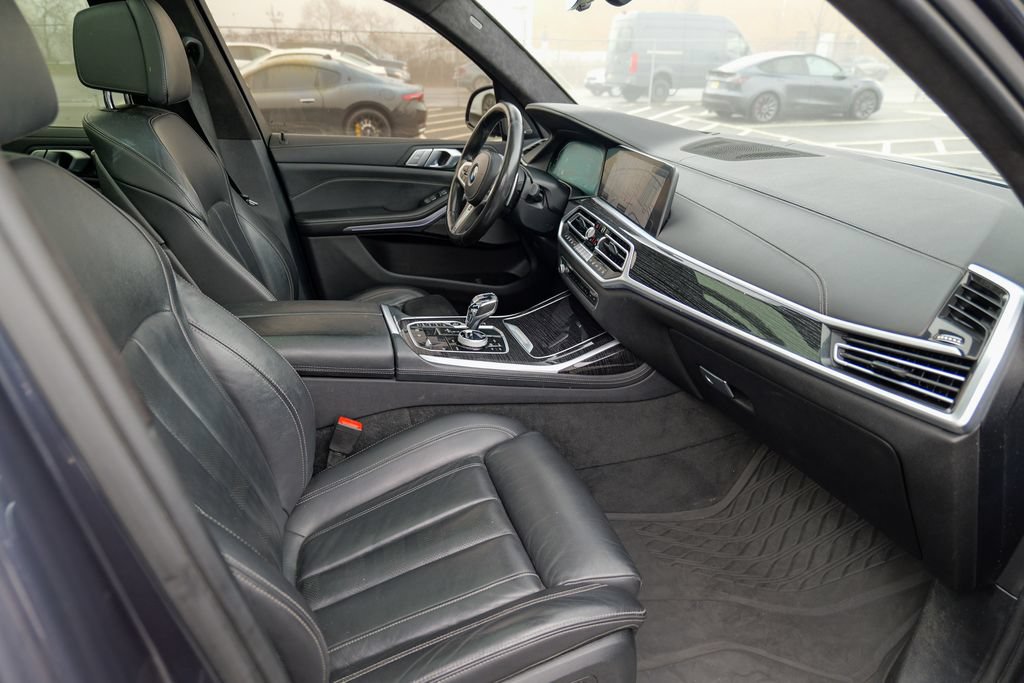 Used 2021 BMW X7 xDrive40i w/ M Sport Package AWD/4WD image 42
