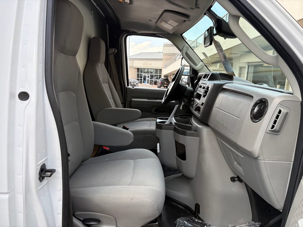 Used 2023 Ford E-450 and Econoline 450 Super Duty w/ Driver's Safety Package RWD image 32
