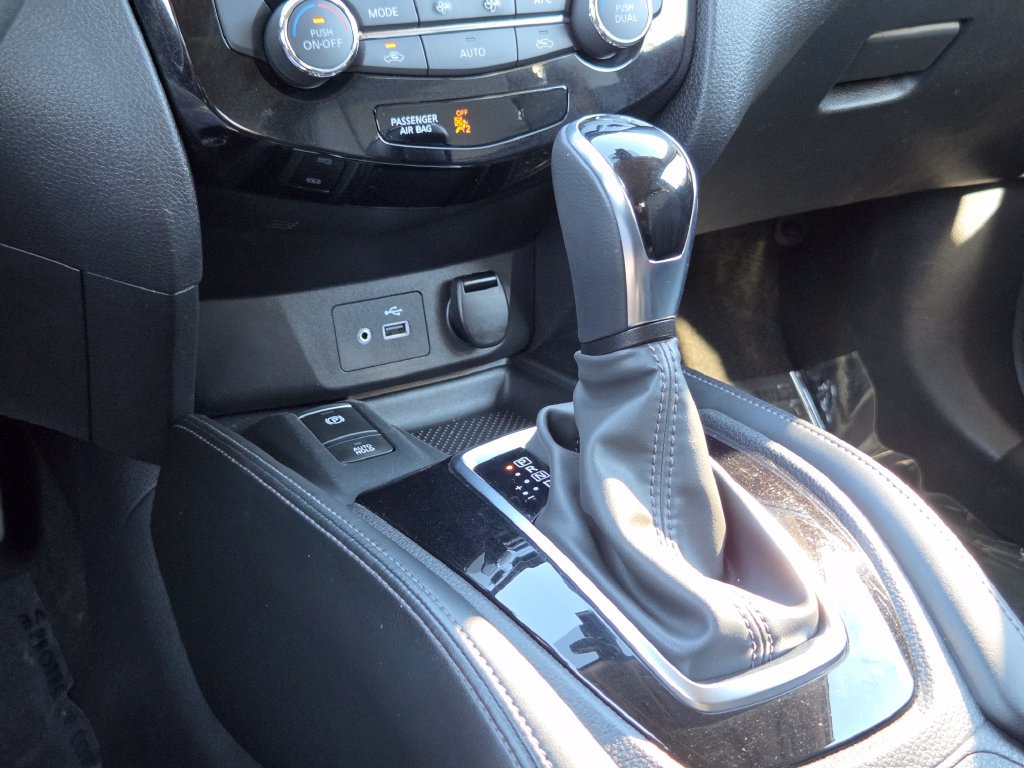 Used 2019 Nissan Rogue SL w/ Premium Package AWD/4WD image 36