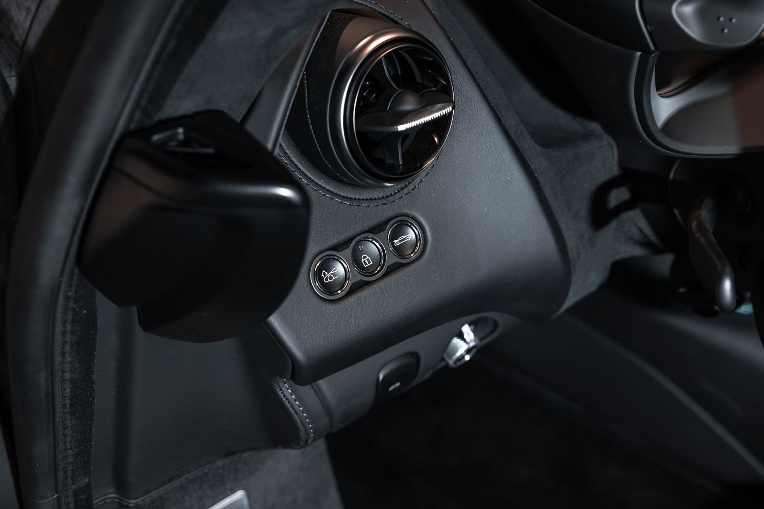 Used 2024 McLaren 750S image 35