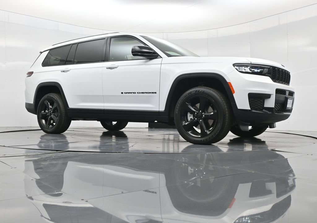 New 2025 Jeep Grand Cherokee L Altitude image 40
