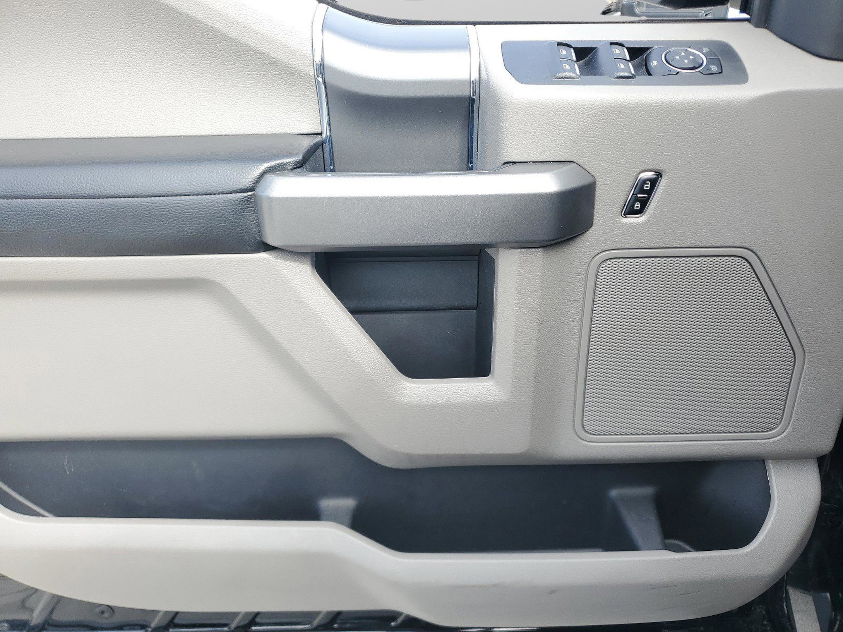 Used 2016 Ford F150 XLT w/ Equipment Group 302A Luxury image 15