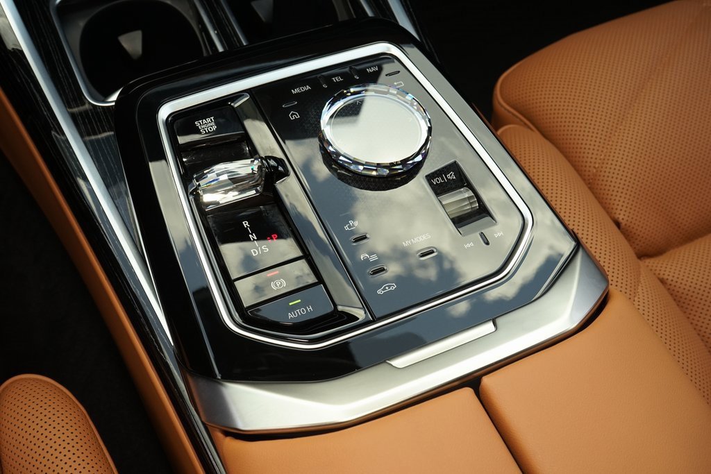 Used 2025 BMW 740i image 14