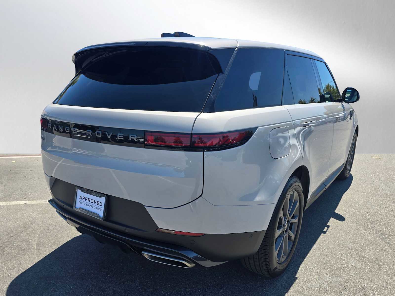 Used 2025 Land Rover Range Rover Sport AWD/4WD image 5