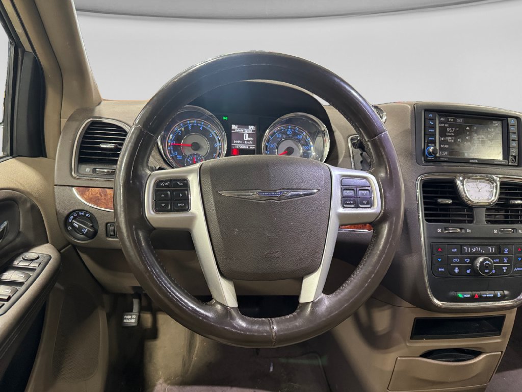 Used 2015 Chrysler Town & Country Touring w/ Driver Convenience Group FWD image 15