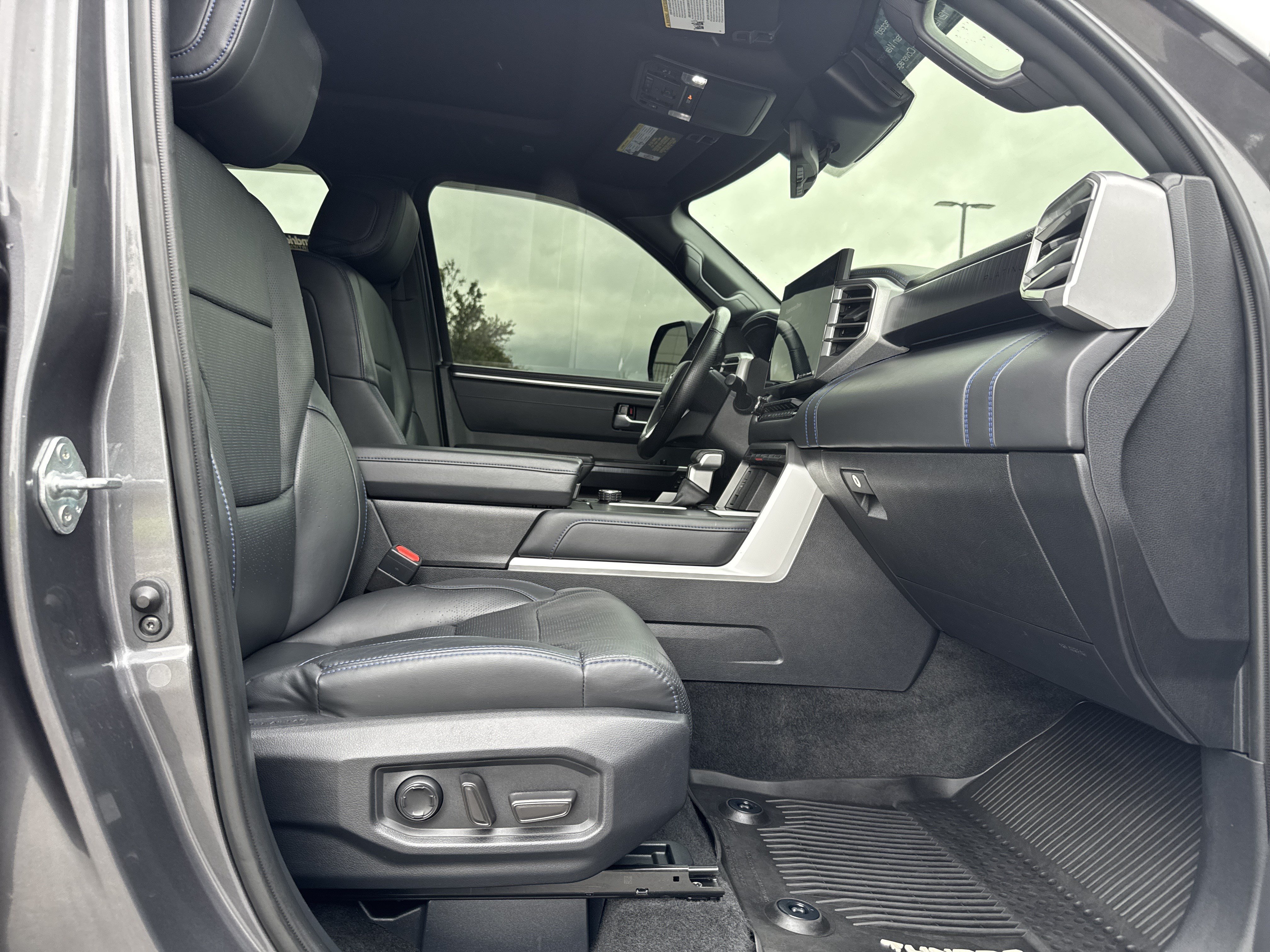 Used 2024 Toyota Tundra Platinum AWD/4WD image 33