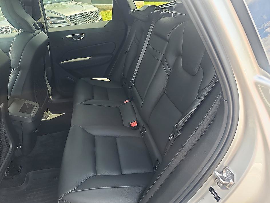 Used 2019 Volvo XC60 T5 Momentum w/ Multimedia Package FWD image 30