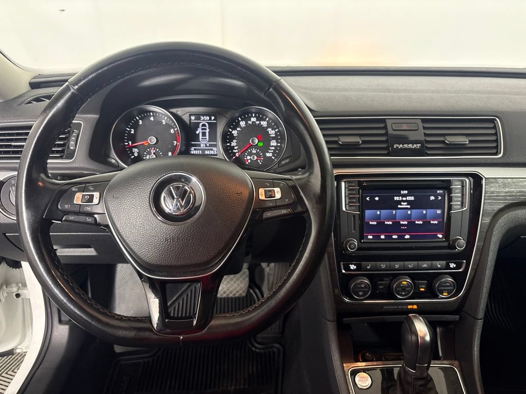 Used 2018 Volkswagen Passat 2.0T SE FWD image 16