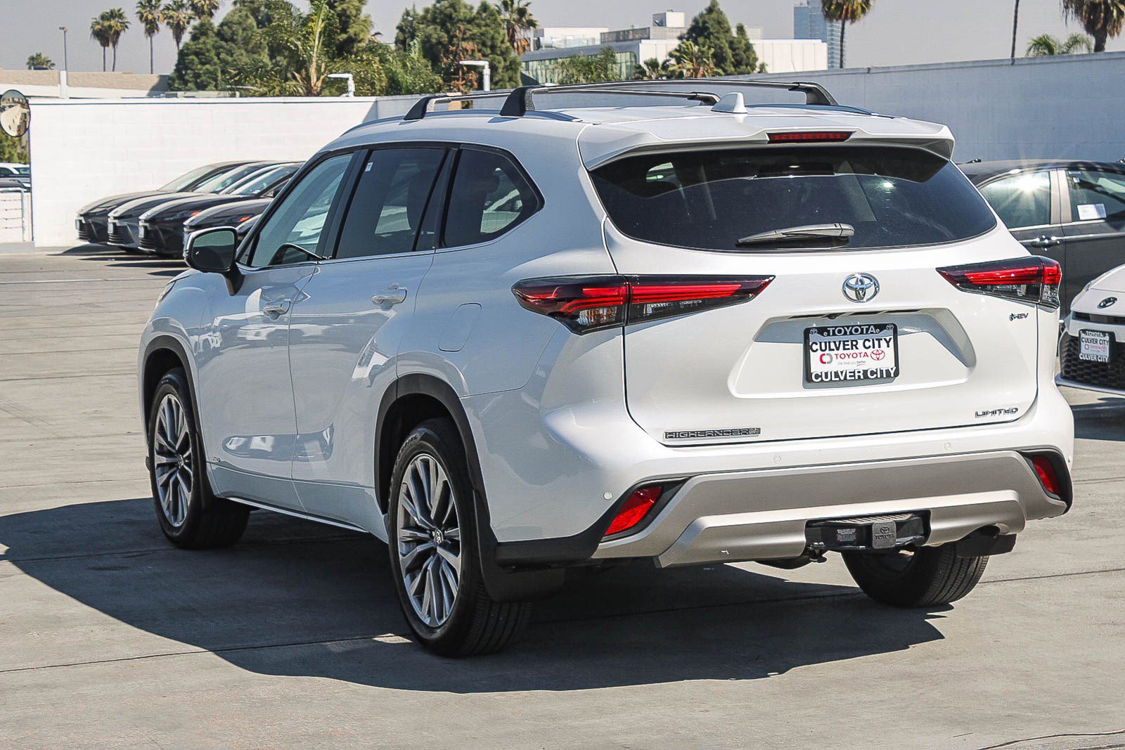 Certified 2025 Toyota Highlander Limited image 7