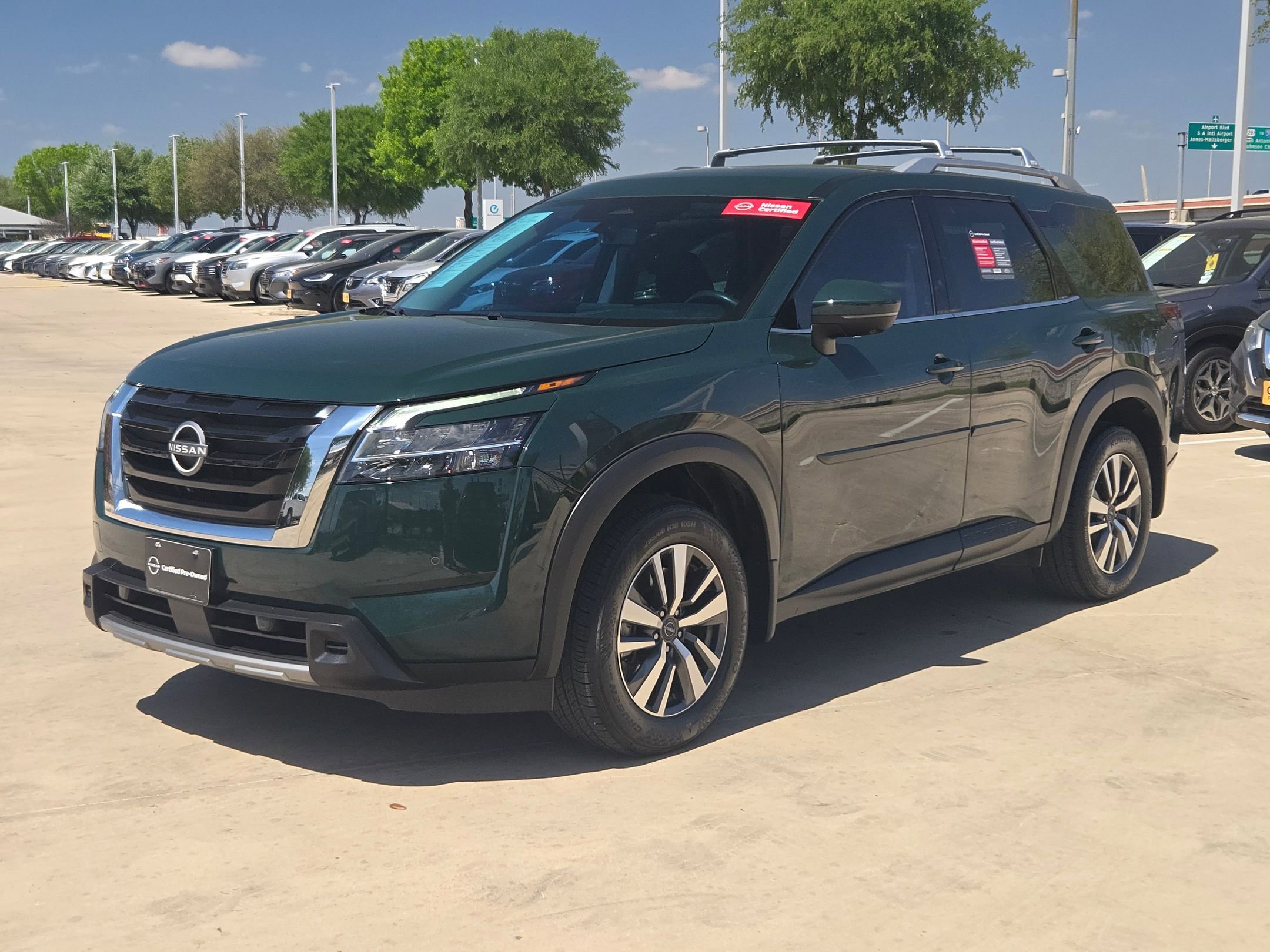 Certified 2024 Nissan Pathfinder SL FWD image 13
