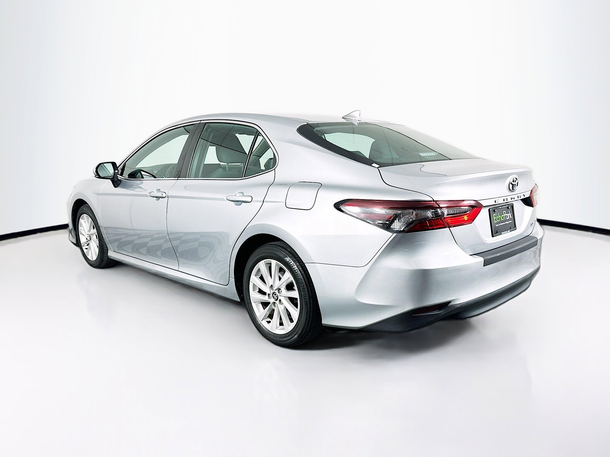 Used 2023 Toyota Camry LE w/ Convenience Package FWD image 5