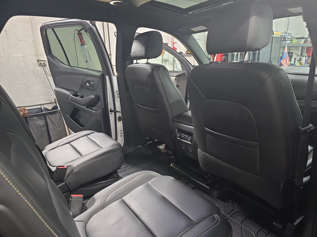 Used 2023 Chevrolet Traverse LT w/ LT Premium Package AWD/4WD image 13