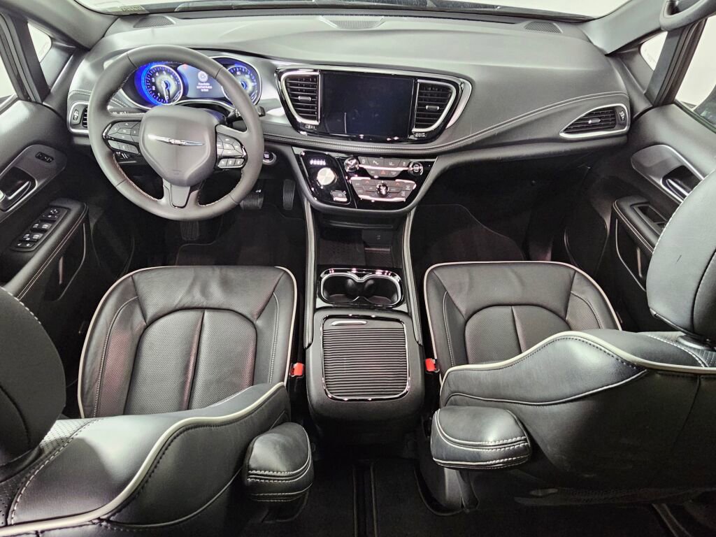 Used 2026 Chrysler Pacifica Limited w/ S Appearance Package image 23