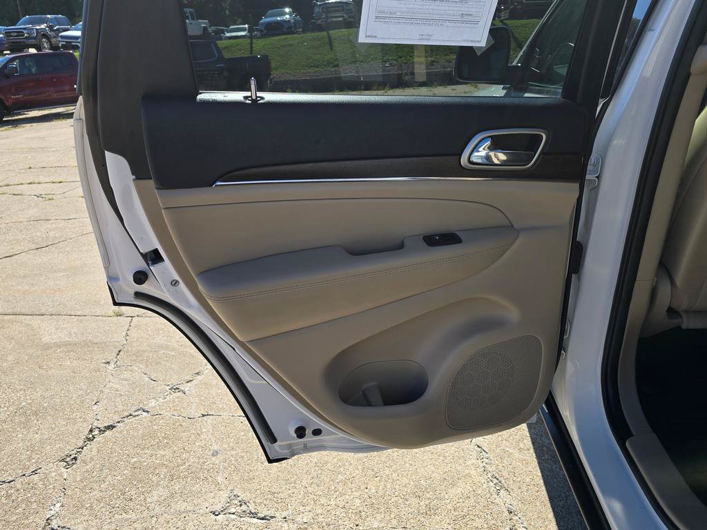 Used 2017 Jeep Grand Cherokee Limited AWD/4WD image 15
