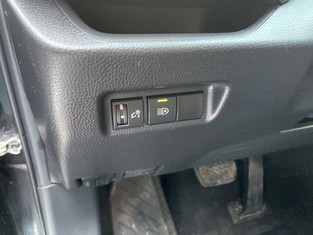 Used 2021 Toyota RAV4 LE image 16