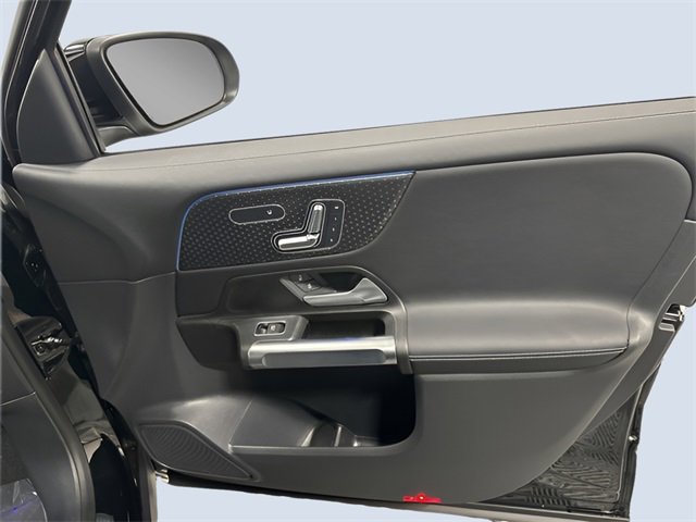 Used 2025 Mercedes-Benz GLB 250 4MATIC image 30